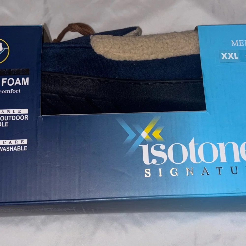 Isotoner Signature Men's Blue Slippers with Soft Cream Interior Size XXL 13-14‎
